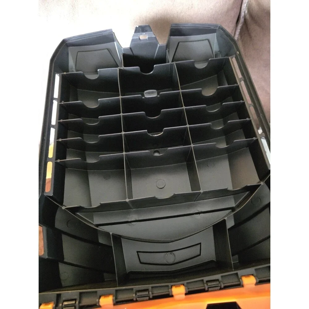 HOT WHEELS 100 CAR STORAGE AND CARRYING CASE Nice Condition Made In USA 2016